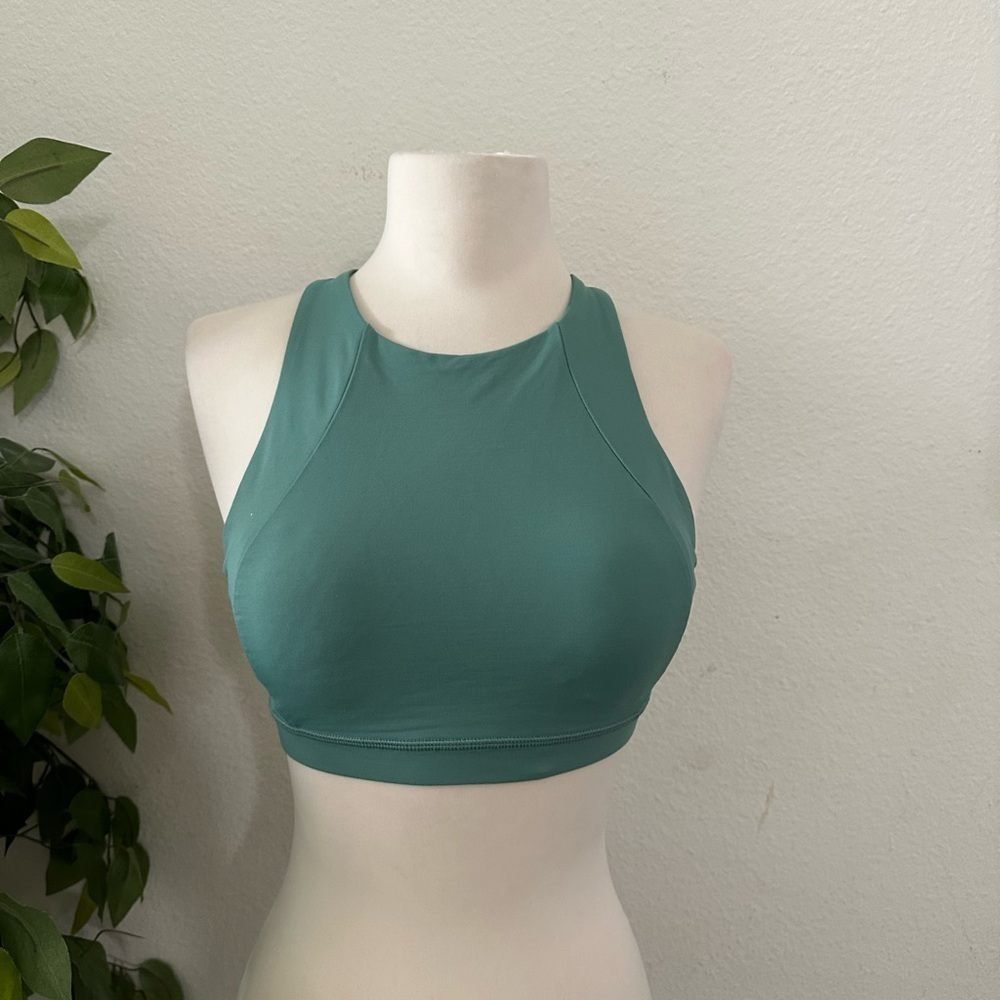 Lululemon Women's Sports Bra Sz 4 workout sports run tennis